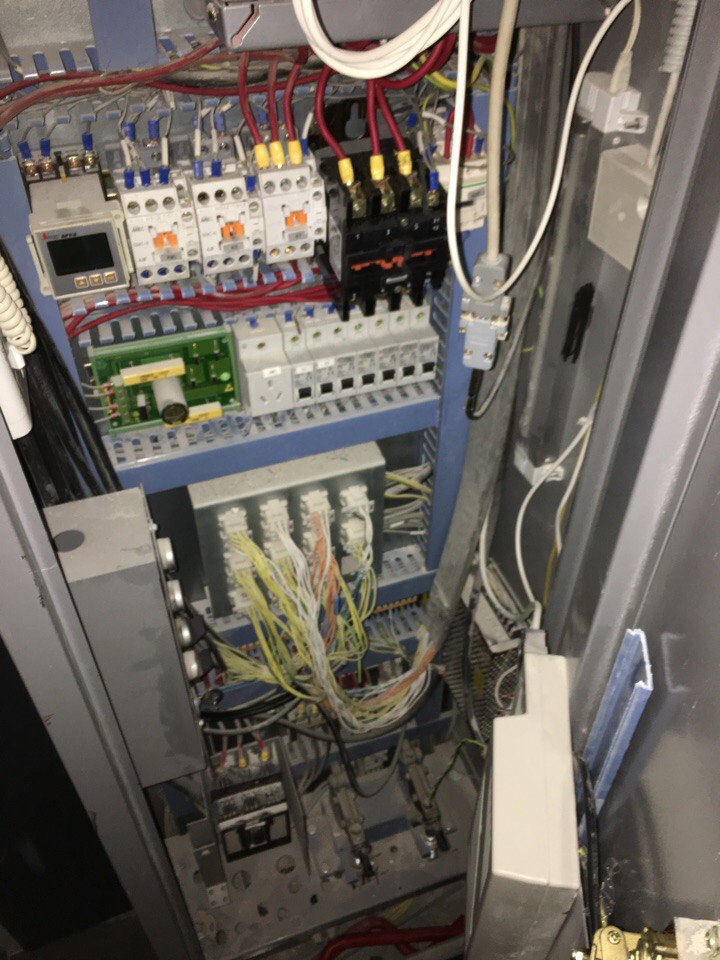 CbV-37L7E4o.jpg